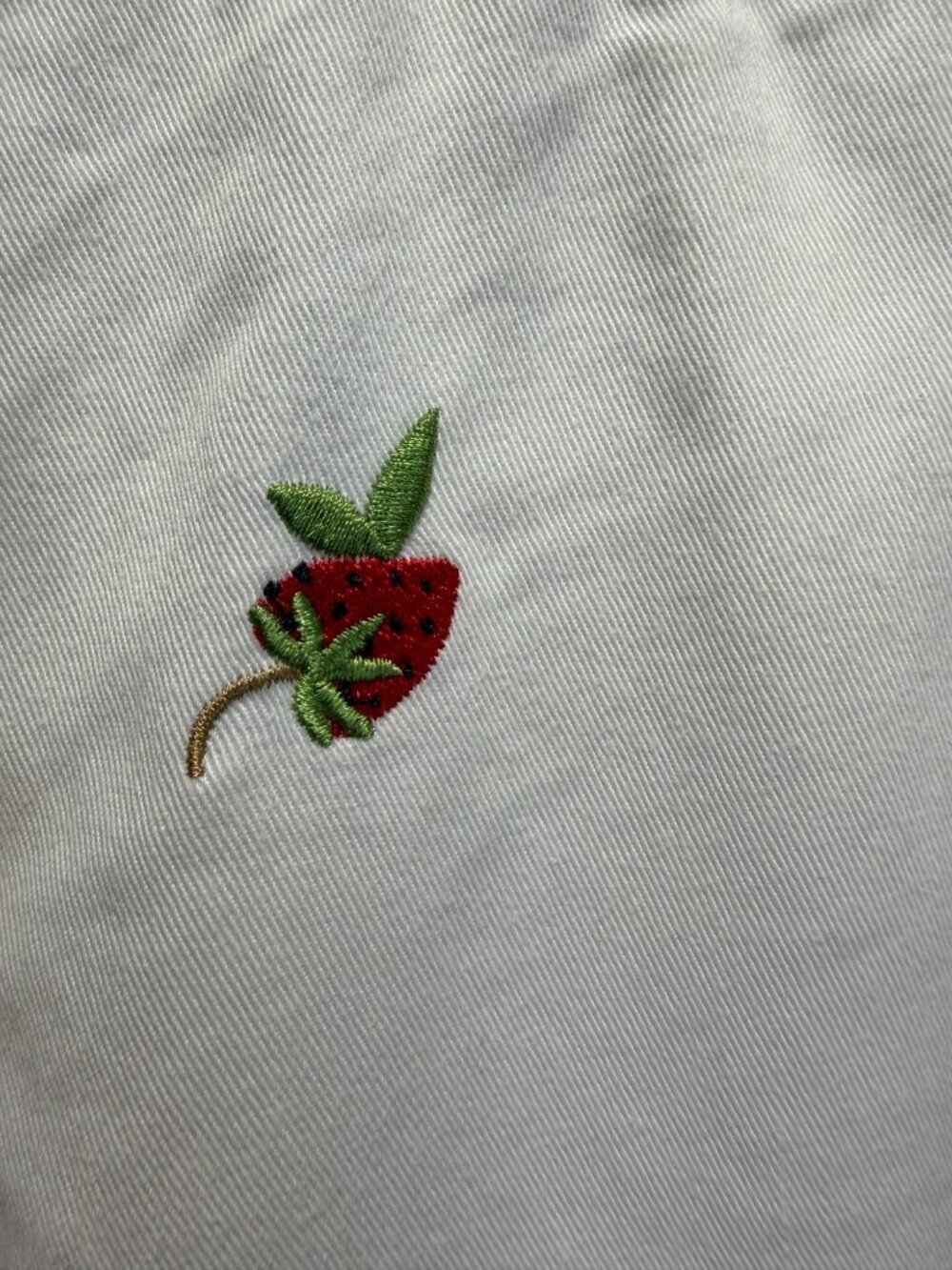 Chadwicks White Cropped Pants With Strawberry Embroidery Size 10 - Picture 5 of 6